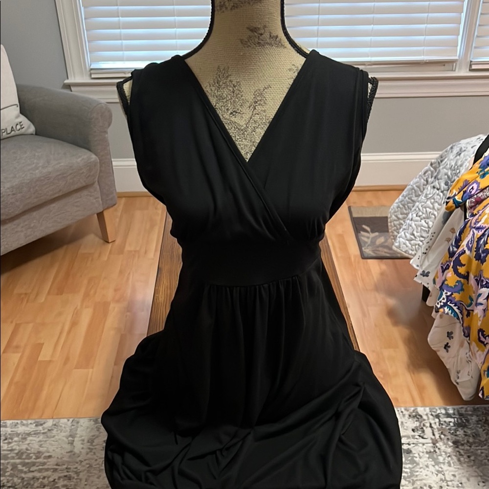 Black Sleeveless V-Neck Maxi Sundress